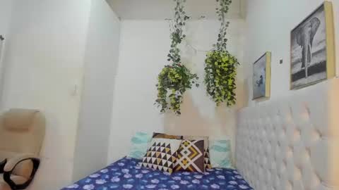 juana_naranjo online show from June 24, 2026, 3:16 am