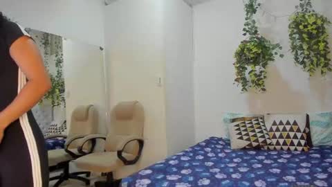 juana_naranjo online show from June 26, 2026, 2:38 am