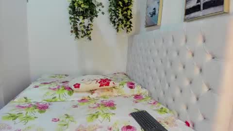juana_naranjo online show from June 27, 2026, 12:22 pm