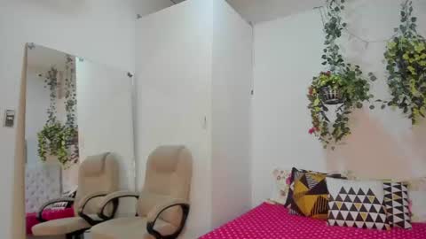 juana_naranjo online show from July 16, 2026, 3:12 am