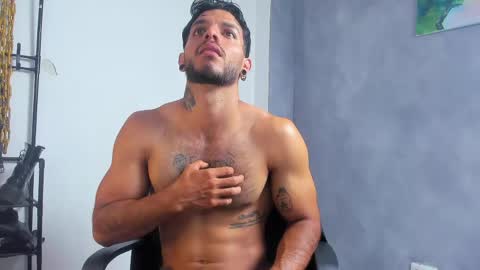 Juan Esteban online show from May 8, 2026, 12:27 am
