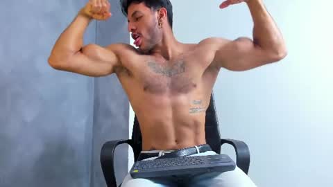 Snapshot of juanbladde chatting on July 28, 2026, 2:13 pm Juan Esteban online show from July 28, 2026, 2:13 pm