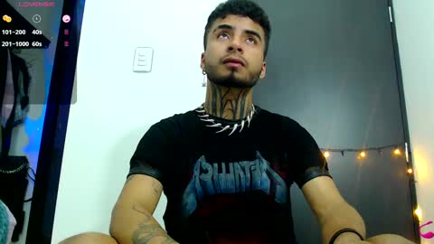 juancamilo66_ online show from March 10, 2025, 4:38 am