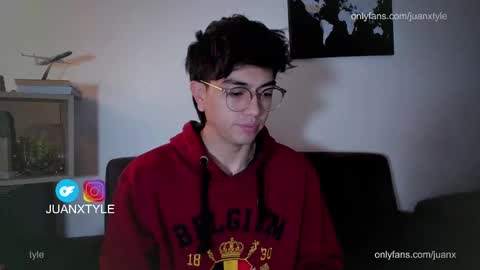 Snapshot of juancamroom chatting on September 15, 2025, 2:28 pm . online show from September 15, 2025, 2:28 pm