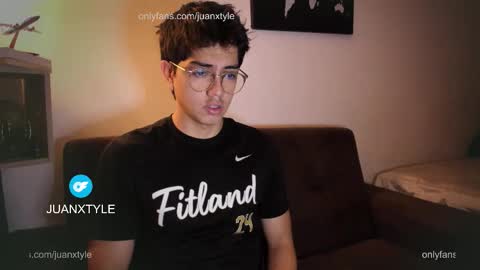 Snapshot of juancamroom chatting on December 3, 2025, 6:17 pm . online show from December 3, 2025, 6:17 pm