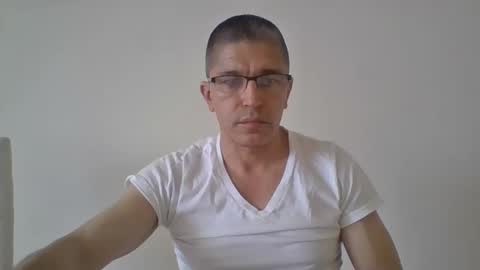 Snapshot of juanearth1 chatting on April 1, 2026, 6:05 pm juanearth1 online show from April 1, 2026, 6:05 pm
