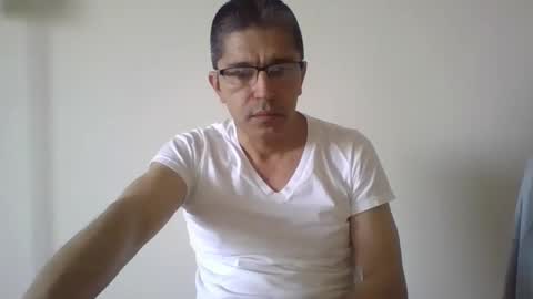Snapshot of juanearth1 chatting on April 14, 2026, 9:54 pm juanearth1 online show from April 14, 2026, 9:54 pm