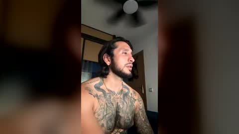 juanes_98 online show from June 25, 2026, 7:57 am