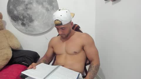 Snapshot of juanes_aristi chatting on February 21, 2026, 8:54 pm Juanes online show from February 21, 2026, 8:54 pm