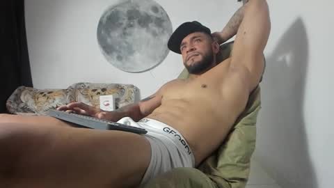 Snapshot of juanes_aristi chatting on March 22, 2026, 1:31 am Juanes online show from March 22, 2026, 1:31 am