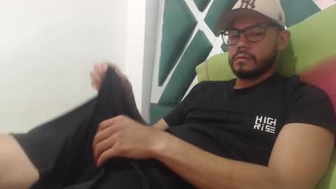 Snapshot of juanfe_style chatting on October 18, 2025, 2:29 pm juanfe_style online show from October 18, 2025, 2:29 pm