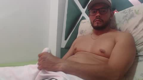 Snapshot of juanfe_style chatting on November 8, 2025, 3:23 pm juanfe_style online show from November 8, 2025, 3:23 pm