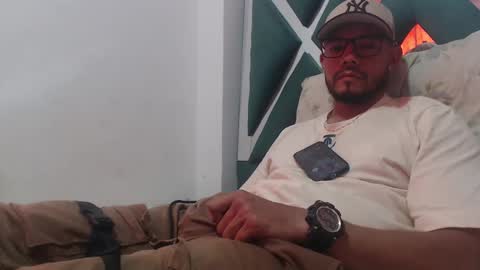 Snapshot of juanfe_style chatting on November 22, 2025, 3:33 pm juanfe_style online show from November 22, 2025, 3:33 pm