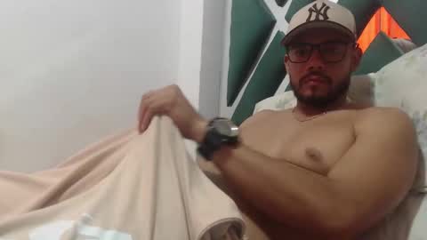 Snapshot of juanfe_style chatting on November 25, 2025, 8:20 pm juanfe_style online show from November 25, 2025, 8:20 pm