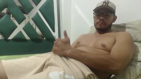 Snapshot of juanfe_style chatting on March 10, 2026, 3:11 am juanfe_style online show from March 10, 2026, 3:11 am