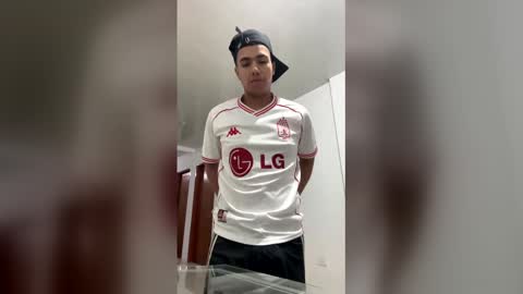 juanieuo online show from April 16, 2026, 3:51 am