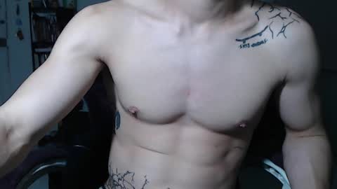 Snapshot of juanisimo_ chatting on February 6, 2025, 12:11 am JUANISIMO online show from February 6, 2025, 12:11 am