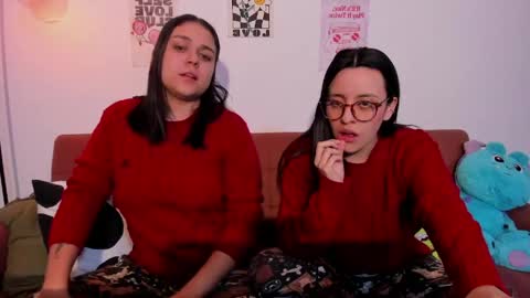 juanitaaa_ online show from May 13, 2026, 6:11 am