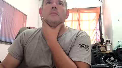 Snapshot of juanma_yahoo chatting on November 9, 2025, 9:29 am Juan Manuel online show from November 9, 2025, 9:29 am