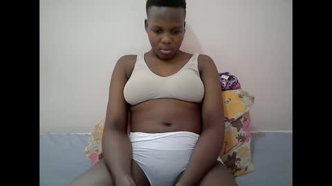 Snapshot of juicy_bella2 chatting on September 24, 2025, 10:29 am juicy_bella2 online show from September 24, 2025, 10:29 am