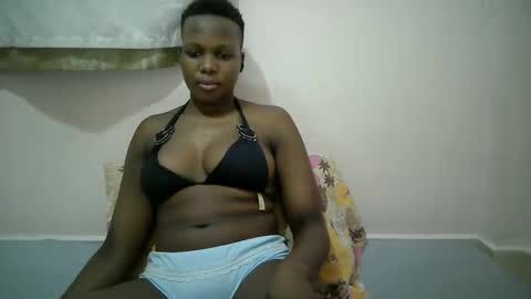 Snapshot of juicy_bella2 chatting on September 27, 2025, 5:29 pm juicy_bella2 online show from September 27, 2025, 5:29 pm
