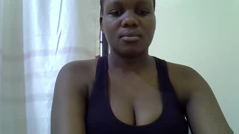 Snapshot of juicy_bella2 chatting on October 15, 2025, 7:52 am juicy_bella2 online show from October 15, 2025, 7:52 am
