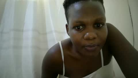 Snapshot of juicy_bella2 chatting on October 19, 2025, 12:39 pm juicy_bella2 online show from October 19, 2025, 12:39 pm