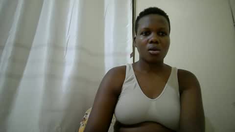 Snapshot of juicy_bella2 chatting on October 24, 2025, 3:58 am juicy_bella2 online show from October 24, 2025, 3:58 am