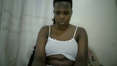 Snapshot of juicy_bella2 chatting on October 25, 2025, 1:18 pm juicy_bella2 online show from October 25, 2025, 1:18 pm