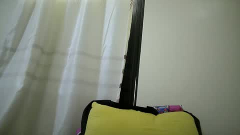 Snapshot of juicy_bella2 chatting on October 27, 2025, 8:29 am juicy_bella2 online show from October 27, 2025, 8:29 am