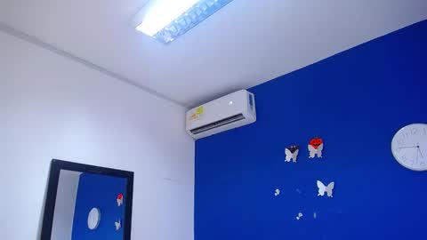 juicy_bignipples18 online show from January 18, 2025, 5:26 pm