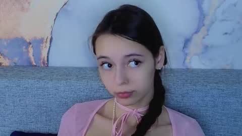 leyla online show from October 23, 2025, 7:29 am