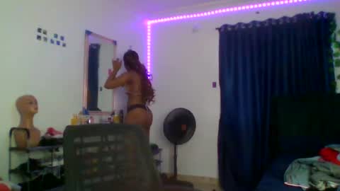 Snapshot of juicy_pussy1122 chatting on October 4, 2025, 8:12 am Emily online show from October 4, 2025, 8:12 am