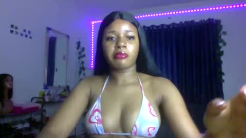 Snapshot of juicy_pussy1122 chatting on October 27, 2025, 8:29 am Emily online show from October 27, 2025, 8:29 am