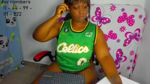 juicyass_babe online show from June 12, 2026, 6:45 am