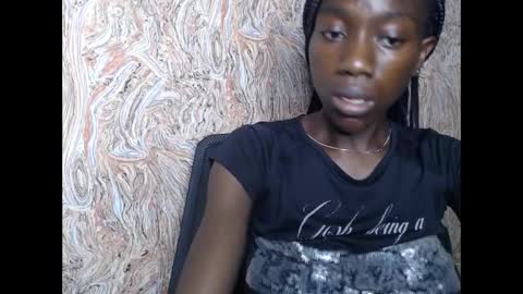 Snapshot of juicyberryx chatting on January 24, 2025, 6:25 pm queen online show from January 24, 2025, 6:25 pm