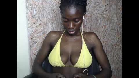 Snapshot of juicyberryx chatting on February 1, 2025, 6:10 am queen online show from February 1, 2025, 6:10 am
