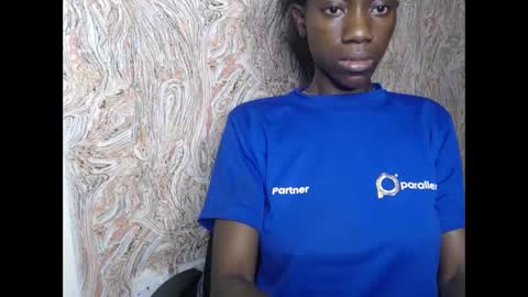 Snapshot of juicyberryx chatting on February 3, 2025, 6:13 am queen online show from February 3, 2025, 6:13 am