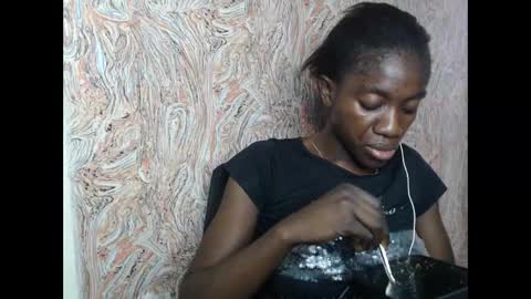 Snapshot of juicyberryx chatting on February 6, 2025, 9:32 am queen online show from February 6, 2025, 9:32 am