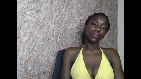 Snapshot of juicyberryx chatting on February 12, 2025, 2:14 am queen online show from February 12, 2025, 2:14 am