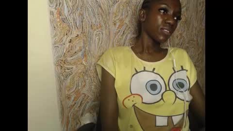 Snapshot of juicyberryx chatting on February 15, 2025, 6:44 pm queen online show from February 15, 2025, 6:44 pm