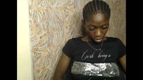 Snapshot of juicyberryx chatting on February 17, 2025, 6:20 am queen online show from February 17, 2025, 6:20 am