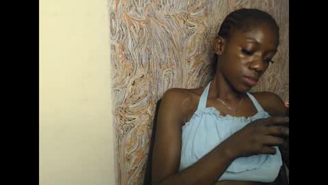 Snapshot of juicyberryx chatting on February 23, 2025, 5:39 pm queen online show from February 23, 2025, 5:39 pm