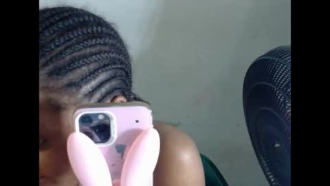 juicynpinkx online show from April 29, 2026, 11:03 am