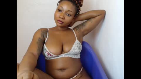 juicyxpink online show from January 20, 2025, 3:28 pm