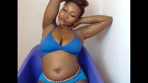 juicyxpink online show from January 22, 2025, 2:03 pm