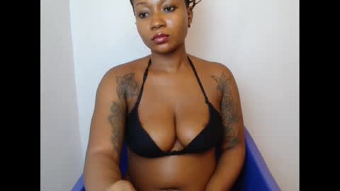 juicyxpink online show from February 6, 2025, 2:04 pm