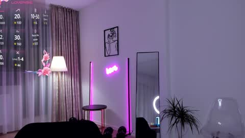 juicyypeachh_ online show from February 3, 2025, 2:25 am