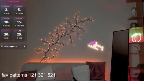 juicyypeachh_ online show from September 16, 2025, 8:10 pm