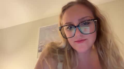 Julief  online show from April 12, 2026, 2:49 am